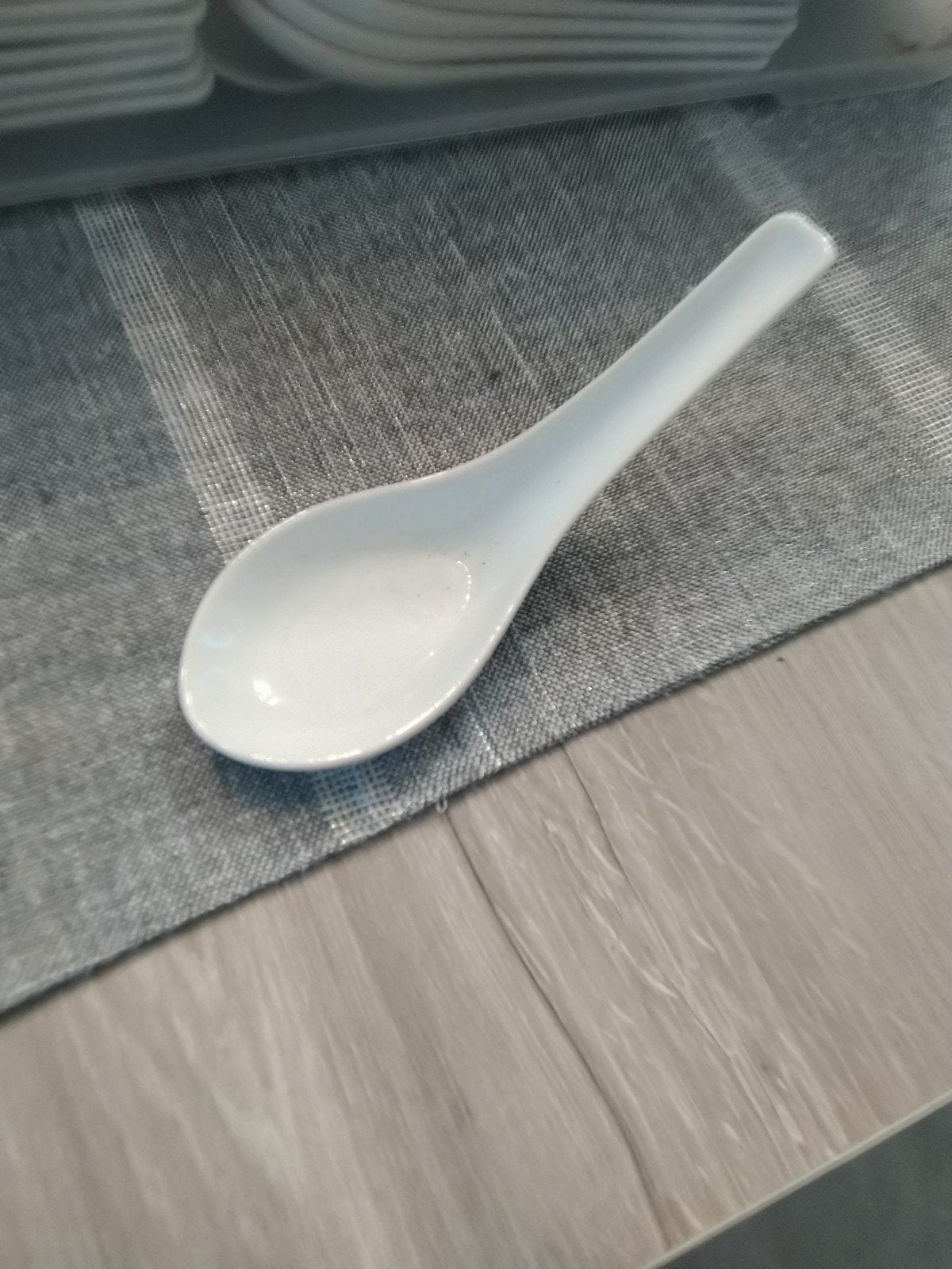 Porseleinen lepels apero, Enlèvement