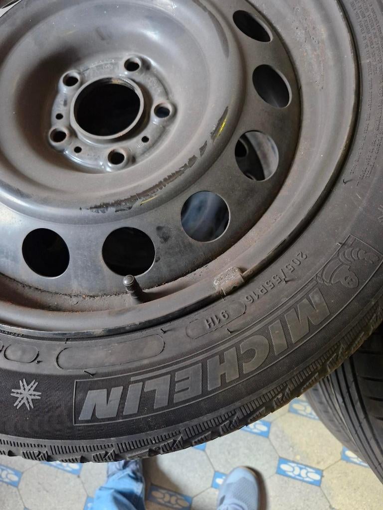 4 pneux d'hiver avec les jantes 205/55R16 MICHELIN, Ophalen, Velg(en)