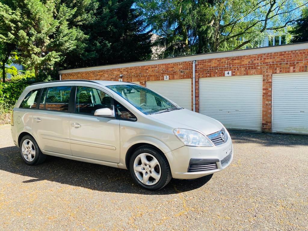 Mooie Opel Zafira 1.6 benzine. 7 zit. Gekeurd voor verkoop, Auto's, Voorwielaandrijving, 4 cilinders, 1600 cc, 7 zetels