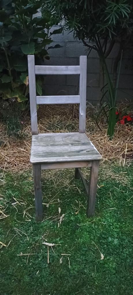 Ancienne chaise 
Bois, Enlèvement