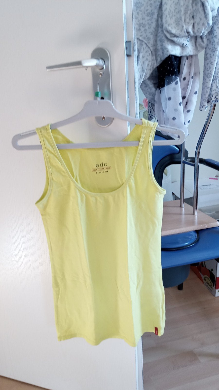 AV-tops Dame geel fluo op maat Extra klein sinds 98av, Kleding | Dames, Geel, Ophalen of Verzenden, Zo goed als nieuw, Zonder mouw