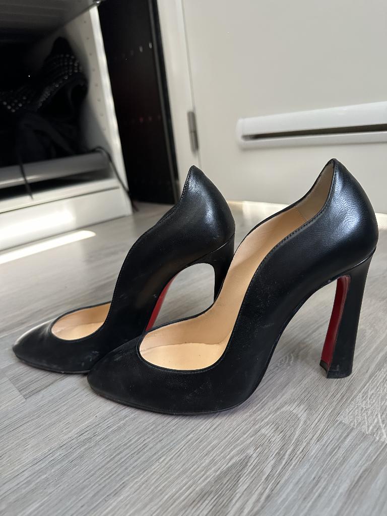 C. louboutin damespumps, Kleding | Dames, Schoenen, Ophalen, Zo goed als nieuw, Zwart, Pumps
