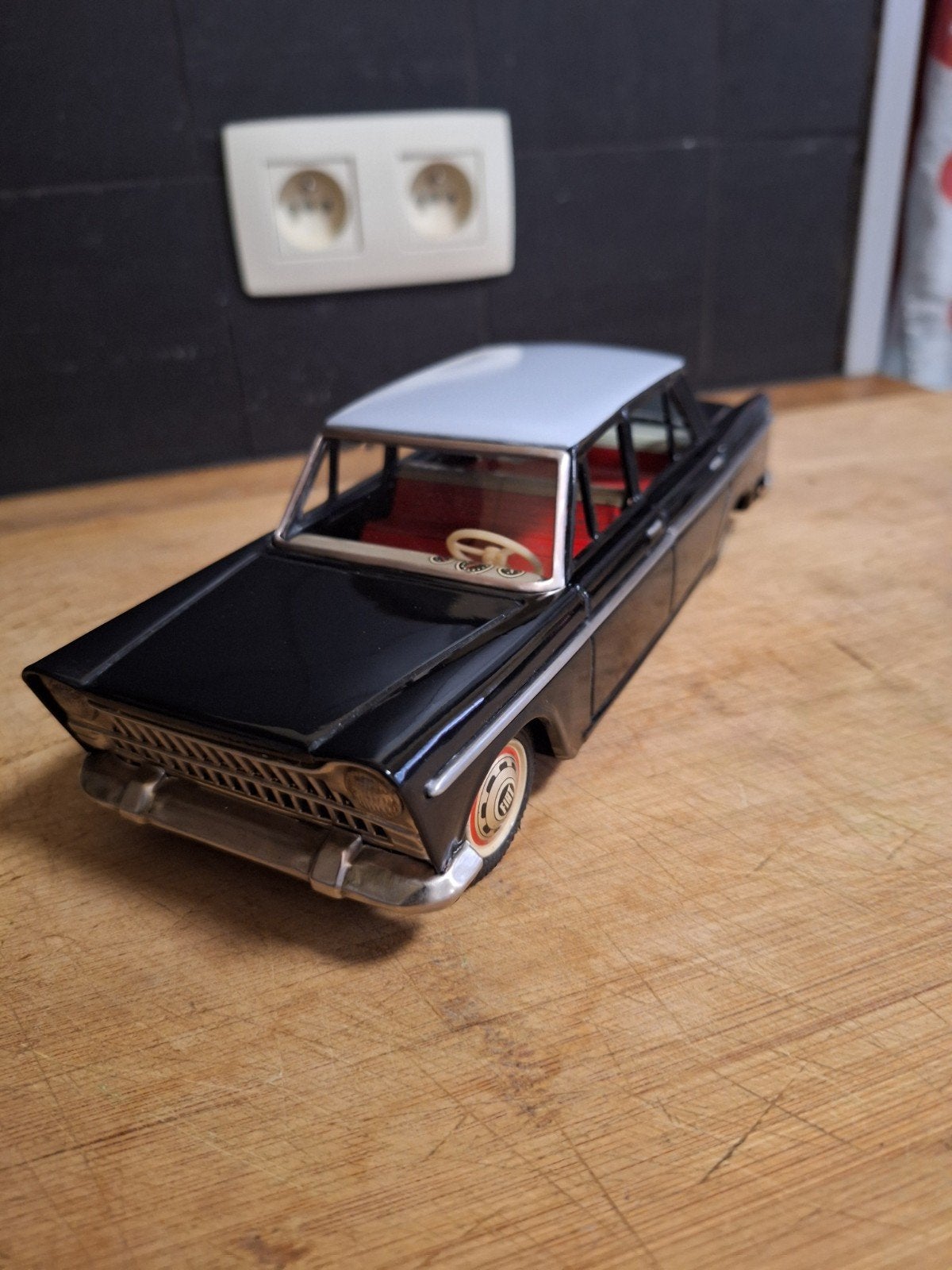 Fiat 1800 blik Daiya, Antiek en Kunst, Ophalen