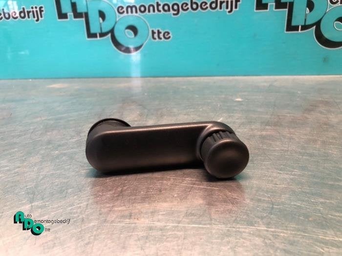 Manivelle de vitre d'un Renault Clio (Clio 4 12-), Renault, -, 3 mois de garantie, Utilisé