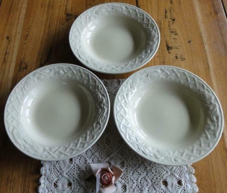 3 Lichtgele diepe borden met tulpen reliëf, Corona, PASEN, Assiettes(s), -, Utilisé, -