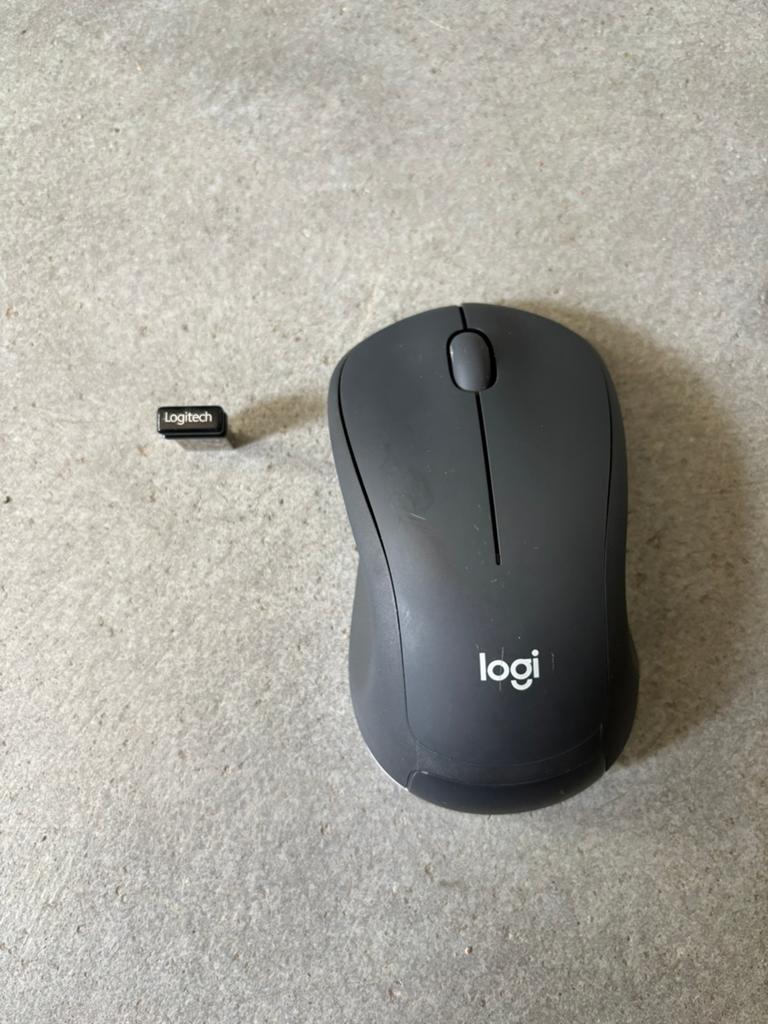 Logitech draadloze muis m310, Ophalen of Verzenden, Zo goed als nieuw, Muis