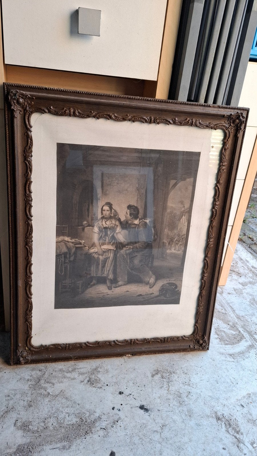 Gravure ancienne : scène romantique dans un cadre en bois, Enlèvement ou Envoi, Encadré