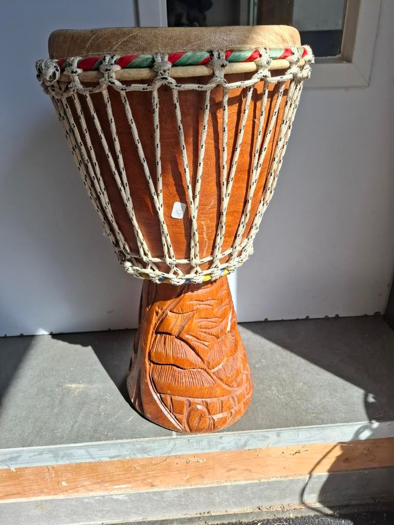 Handgemaakte didgeridoo (100€)en djembe (100€), Enlèvement