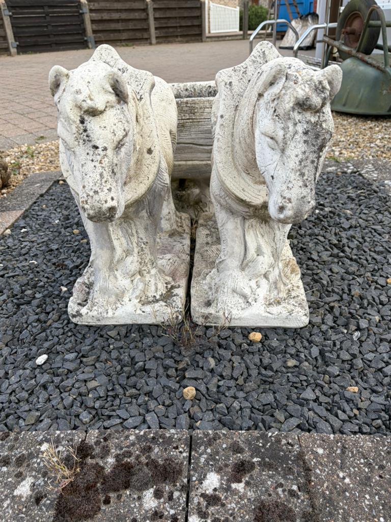 Decoratief tuinbeeld ~ paard en kar, Tuin en Terras, Ophalen, Gebruikt, Beton, Dierenbeeld