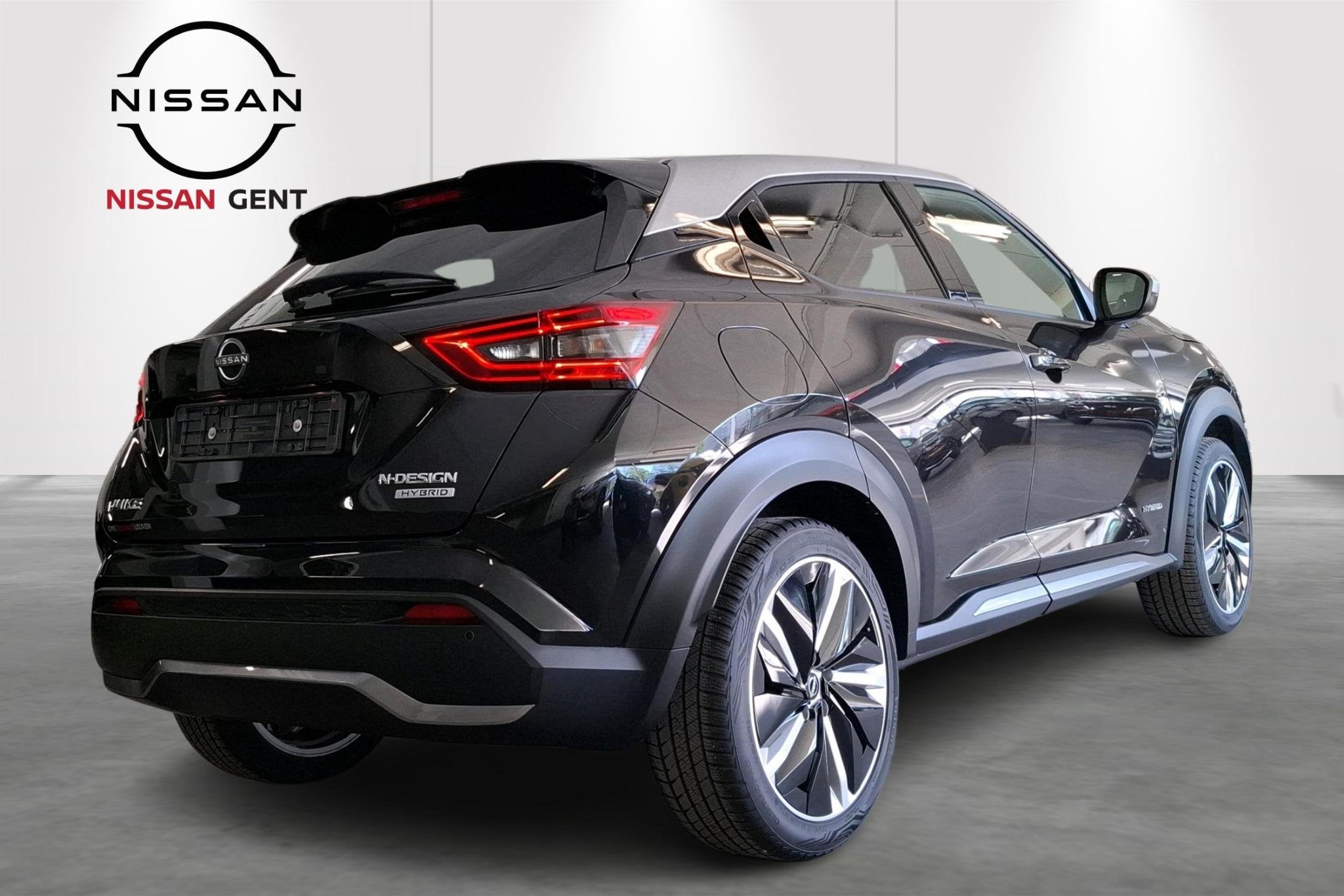 Nissan Juke 1.6 Hybrid 145 N-Design Automaat/Camera Achteraa, Auto's, Nissan, Stof, 750 kg, 1600 cc, Zwart