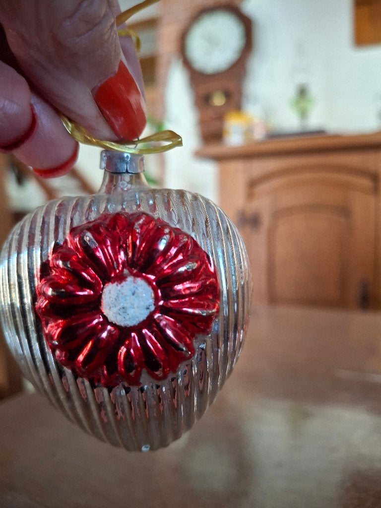 Ancienne boule de noel en verre .en forme de coeure, Enlèvement ou Envoi, Utilisé