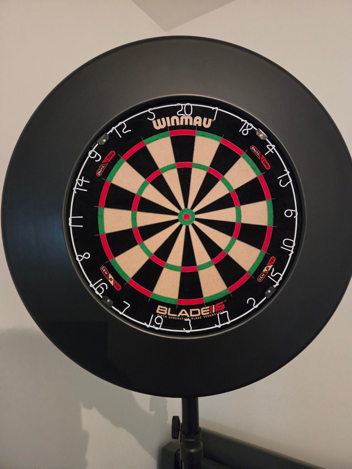 Winmau Blade 6 dual core + surround + statief + Jack Daniels, Ophalen, Nieuw, Dartbord