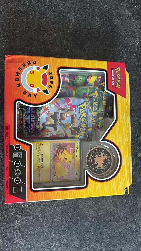 Celebrate 30 years of pokemon, Hobby en Vrije tijd, Verzamelkaartspellen | Pokémon, Ophalen