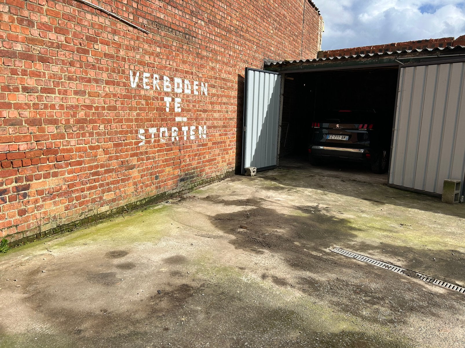 GRAND BOX A LOUER - GARAGE - STOCKAGE - ENTREPOSAGE -, Bruxelles