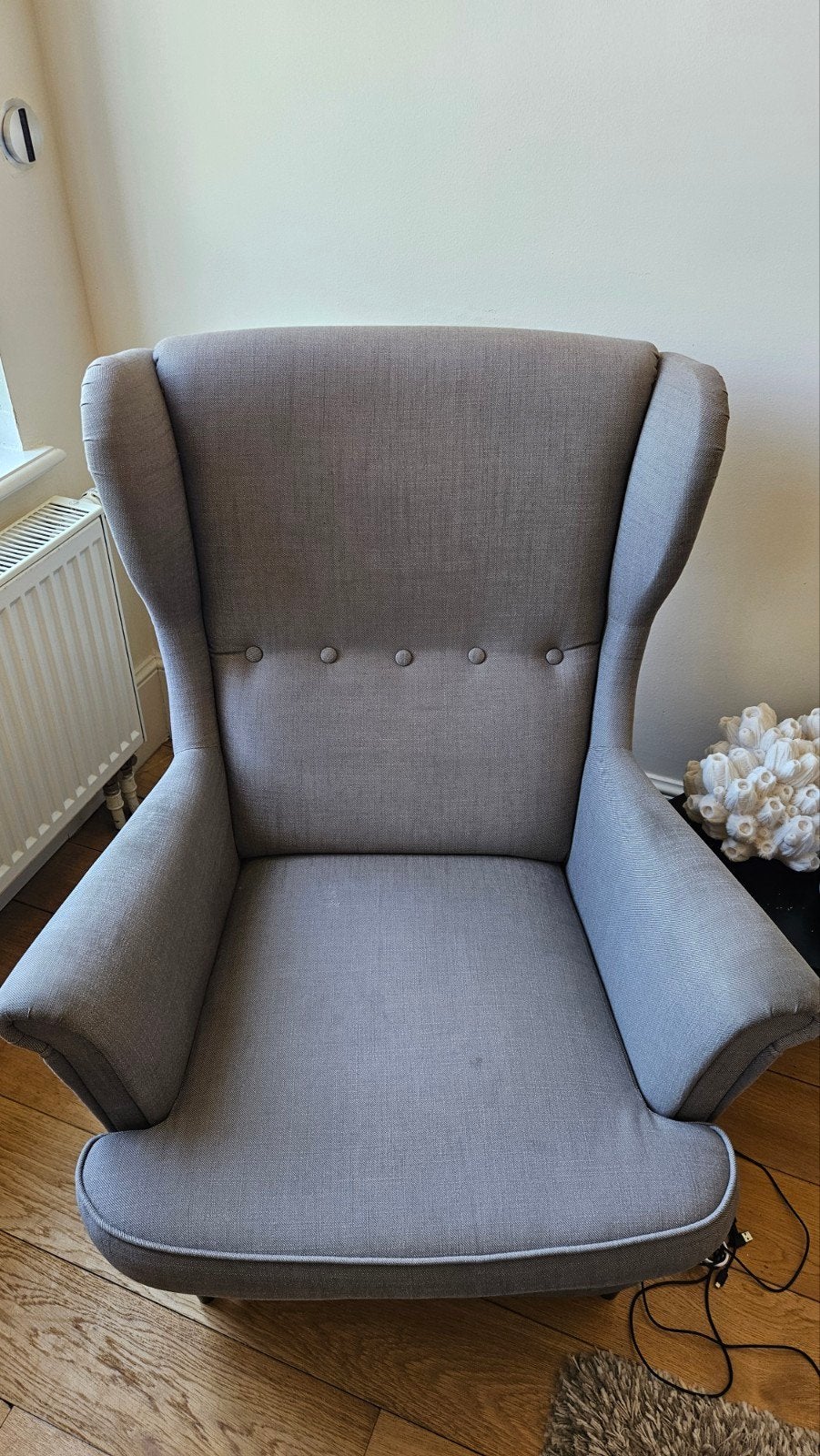 Grijze gezellige fauteuil voor leeshoek of living., Ophalen