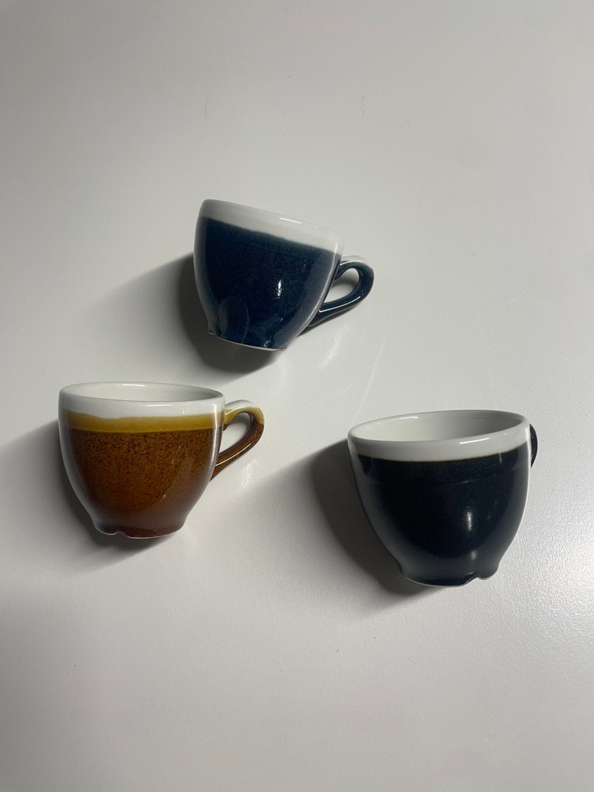 3 kleuren kleine kopjes ( grote hoeveelheden beschikbaar), Enlèvement, Comme neuf, Classique, Tasse(s) et/ou soucoupe(s)