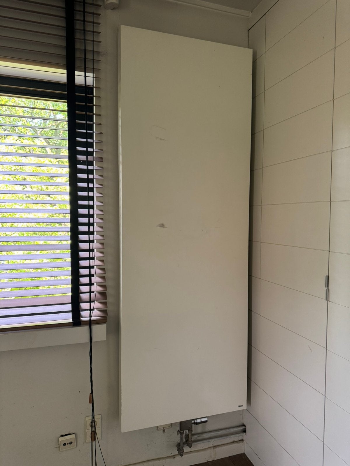 Vlakke verticale designradiator, Ophalen, Zo goed als nieuw