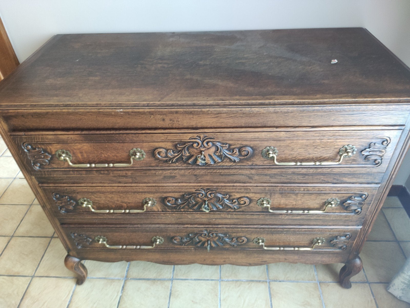 Meuble brun foncé rappelant louis XIV poignées en laiton, 3, Maison & Meubles, Enlèvement