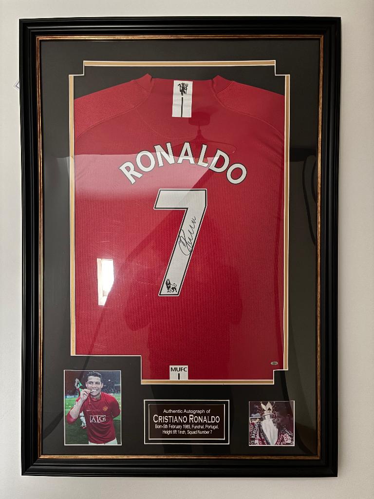 Trui met gesigneerd frame van Cristiano Ronaldo, Verzamelen, Ophalen, Zo goed als nieuw, Shirt