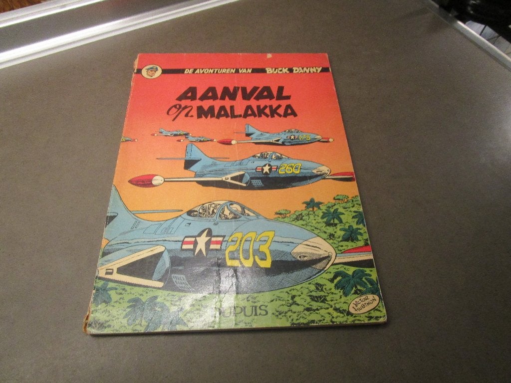 Buck Danny - Aanval op Malakka - 1e druk - 1958, Livres, BD, Enlèvement ou Envoi, Une BD, Utilisé, Victor Hubinon