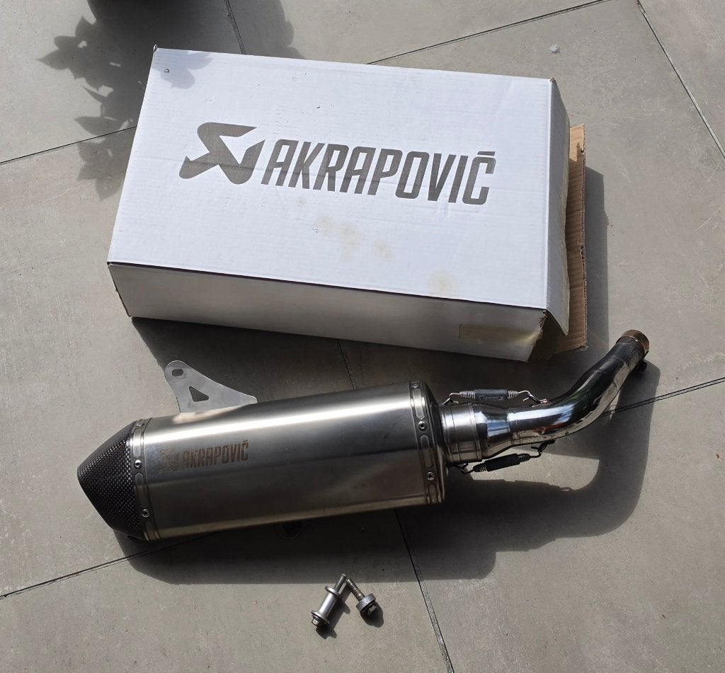 Akrapovic Vespa GTS/GT et GTV Silver, Enlèvement ou Envoi, Comme neuf, Pot d'échappement, Vespa