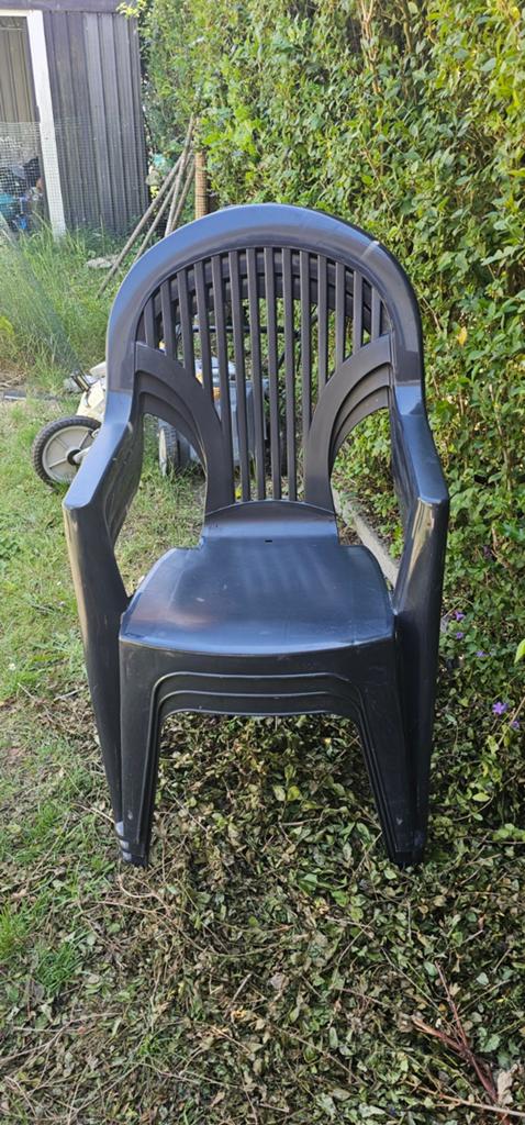 3x Kunststof tuinstoelen – Prima staat!, Enlèvement, Plastique, Empilable