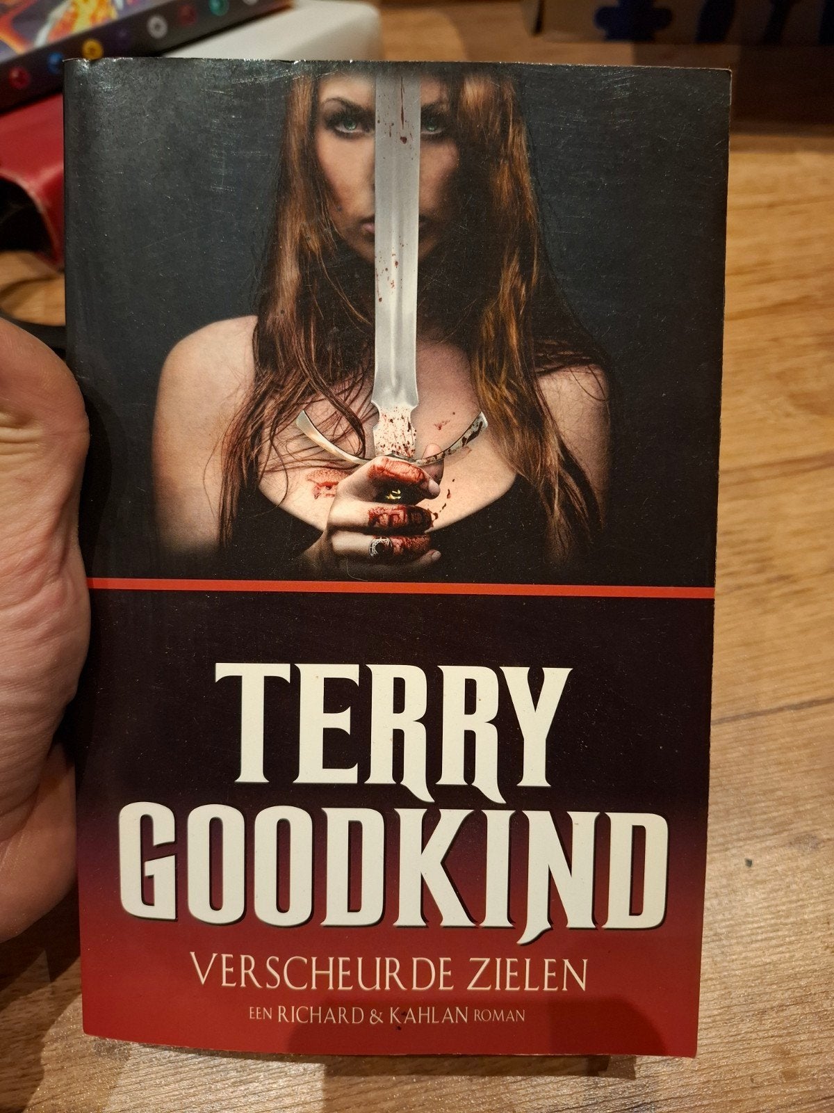 Terry Goodkind - Verscheurde zielen, Ophalen of Verzenden, Terry Goodkind