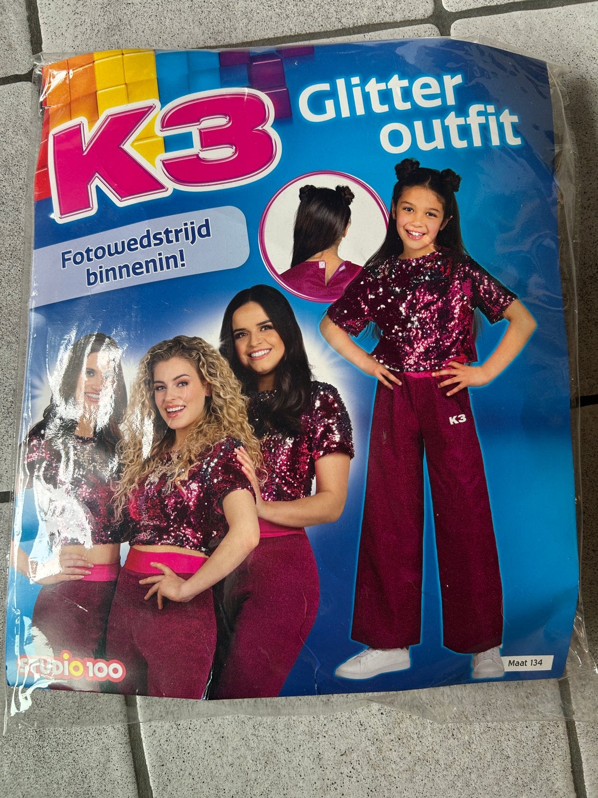K3 glitter outfit (maat 134), Kinderen en Baby's, Carnavalskleding en Verkleedspullen, Ophalen, Zo goed als nieuw