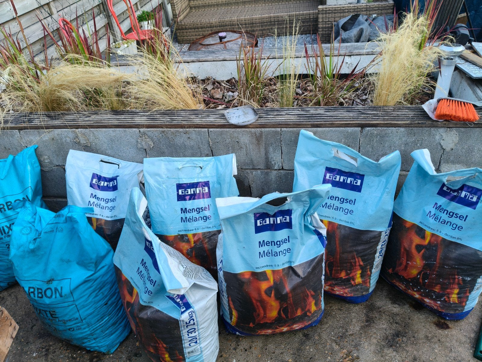 kolen voor kachel-kolenmix 20-30 mm 25 kg, Ophalen