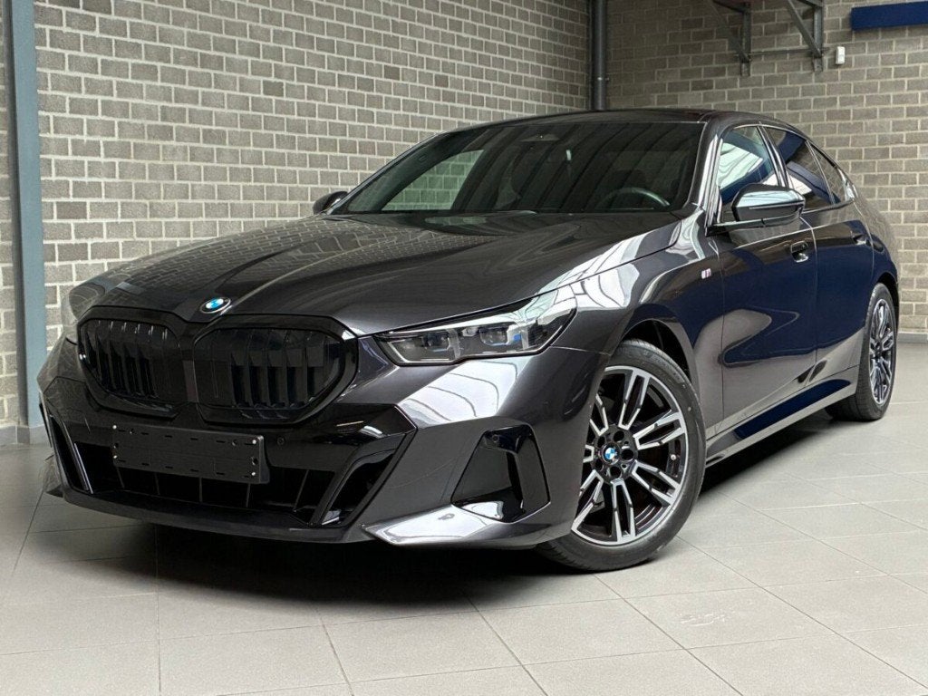 BMW 520i (Mild Hybrid 48V) Sedan M-pakket Automaat, Auto's, Automaat, Achterwielaandrijving, 4 cilinders, Leder