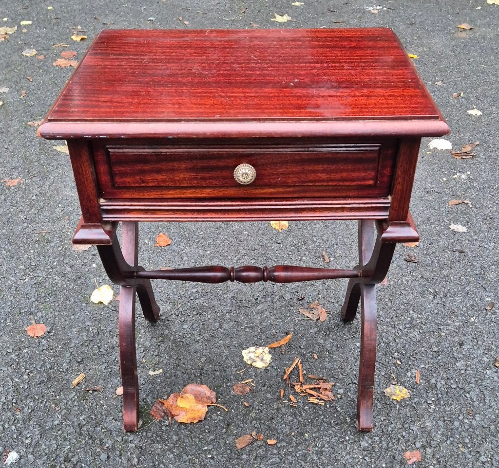 Petite table, Enlèvement