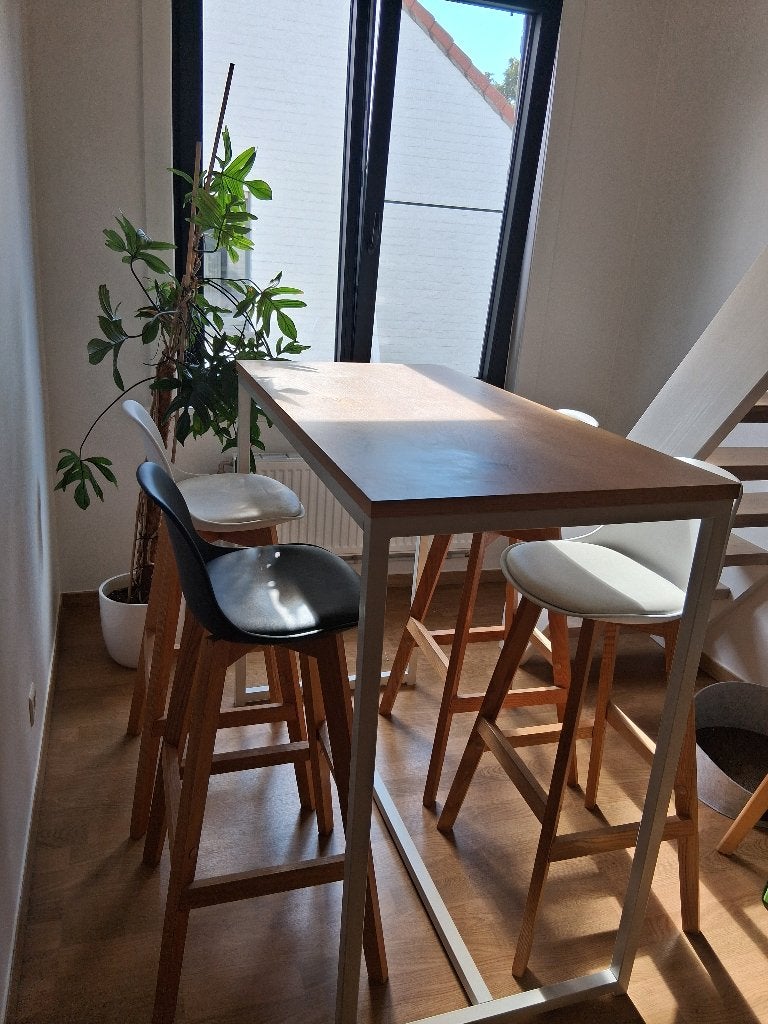 Hoge tafel met stoelen, Ophalen, Zo goed als nieuw