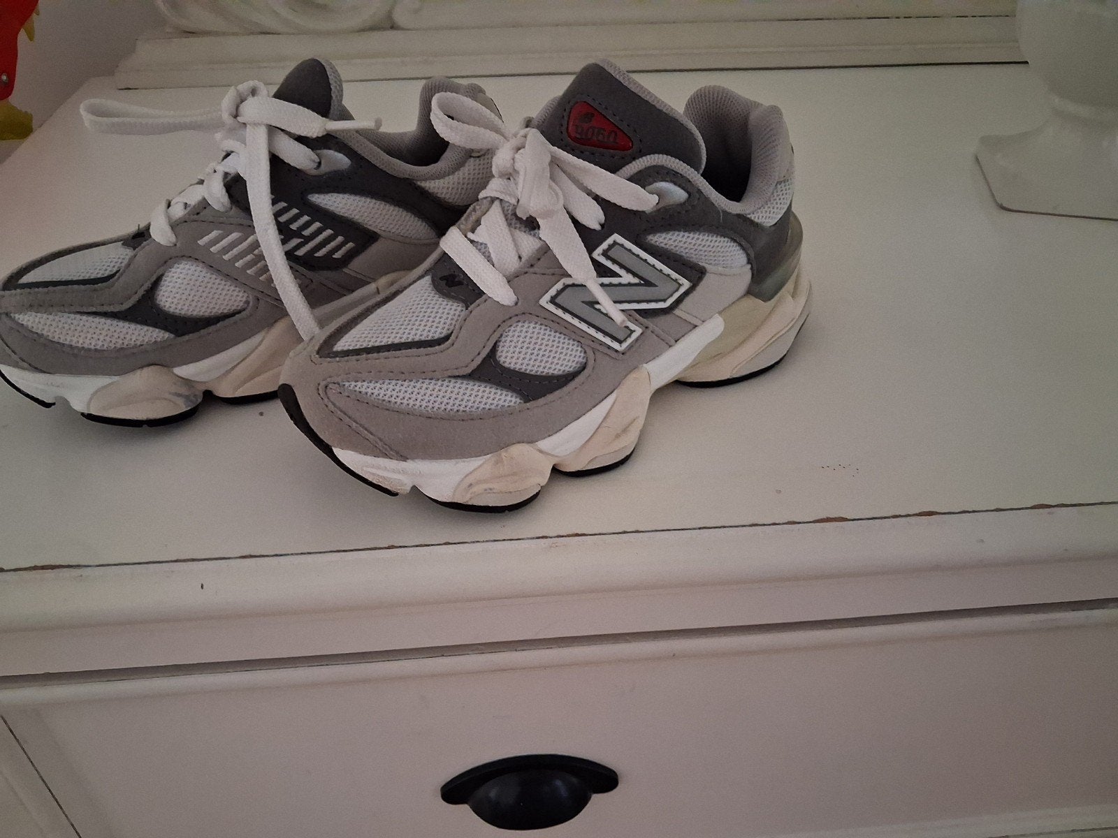 Baskets New Balance 9060 enfant, pointure 30, Sport en Fitness, Loopsport en Atletiek, Ophalen
