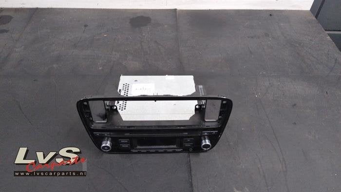 Radio CD Speler van een Volkswagen UP, Gebruikt, -, Volkswagen, -
