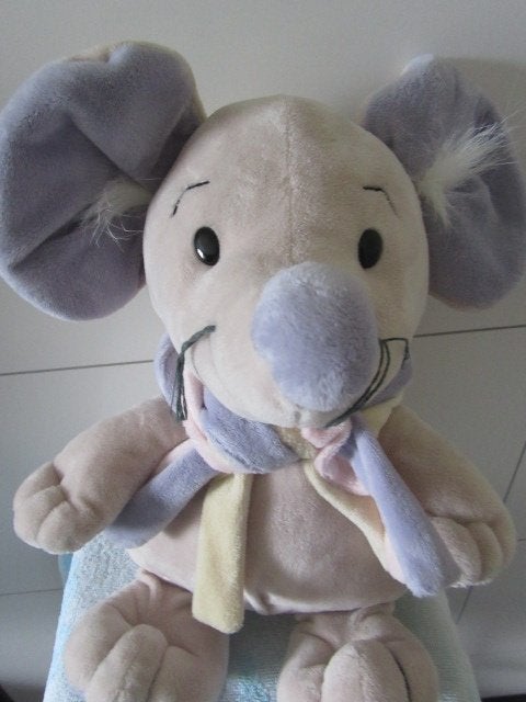 Leuke knuffel: Muis met sjaal - pluche - zacht - De Pyramide, Muis, Overige merken, Overige karakters, Grijs