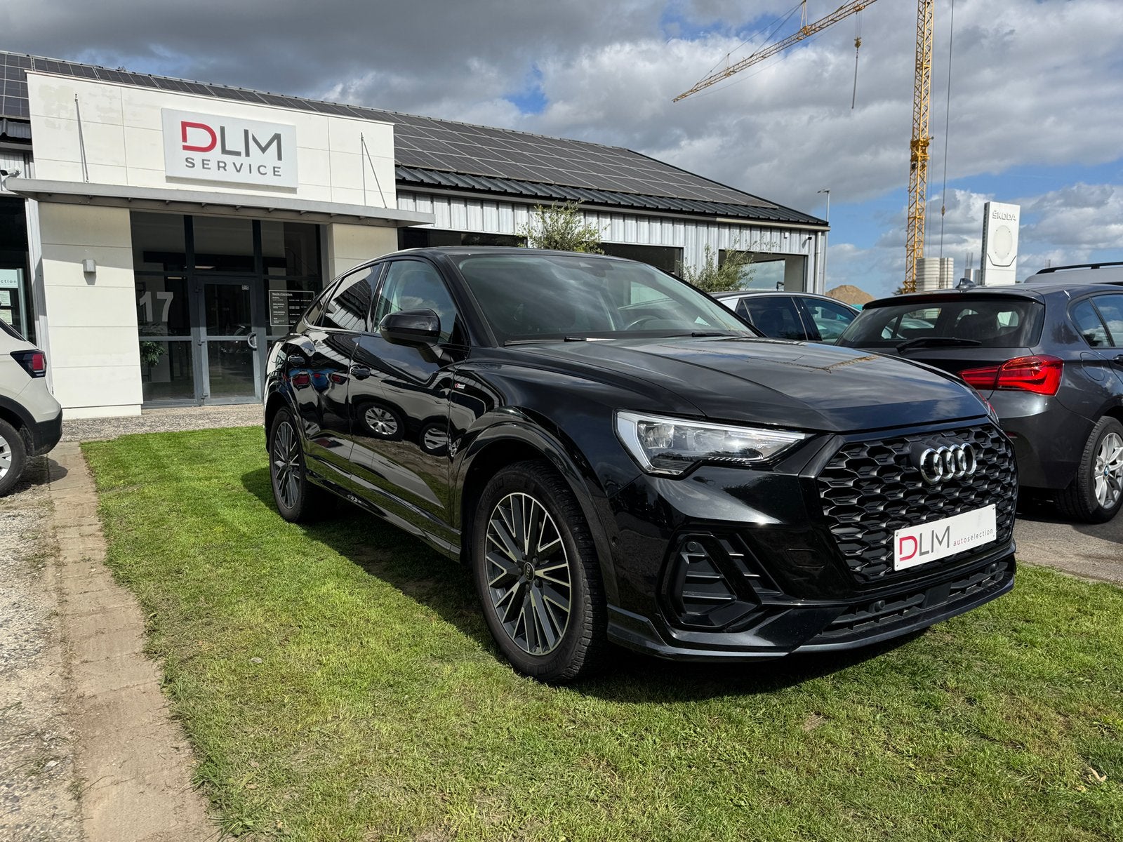 Audi Q3 Sportback Sline Tsi volledig zwart 01/21 102.000km, Voorwielaandrijving, Dealer onderhouden, Stof, 4 cilinders