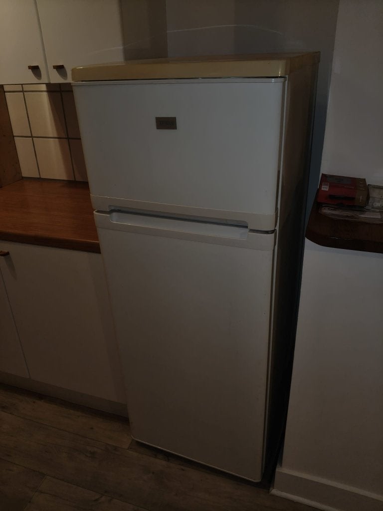Réfrigérateur-congélateur Zanussi ZRT623W – Bon état, Electroménager, Avec compartiment congélateur, Utilisé, 200 litres ou plus