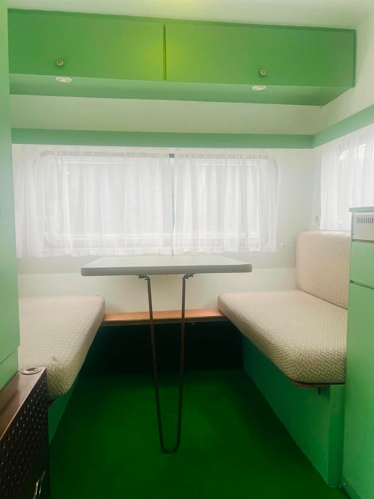 Gerenoveerde caravan mtm750 kg , keuring vrij, Openslaande ramen, Knaus, 2 aparte bedden, Tot 500 kg