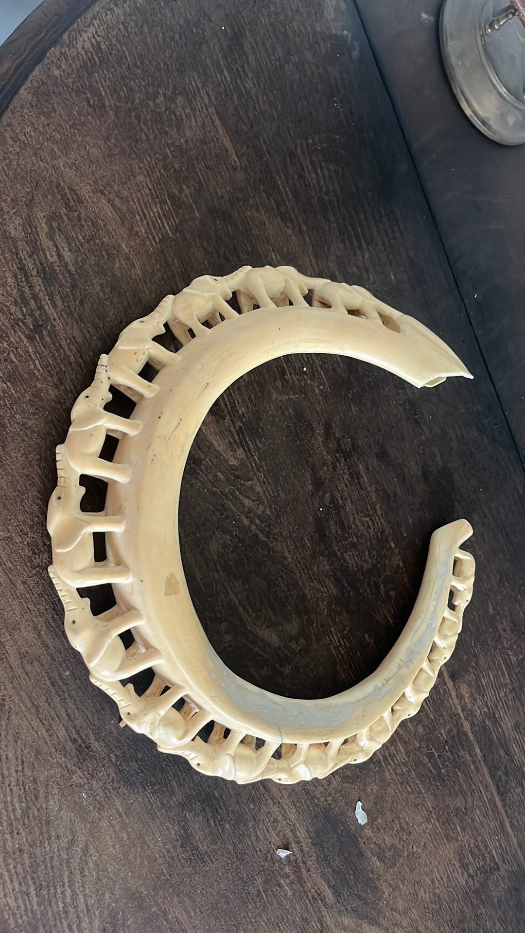 Kunstwerk met olifanten gegraveerd, replica model, Ophalen of Verzenden