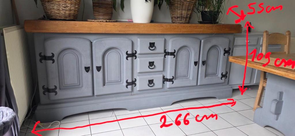 Grand buffet en bois solide - Tres bon état, Maison & Meubles, Avec tiroir(s), 200 cm ou plus, Enlèvement, Utilisé