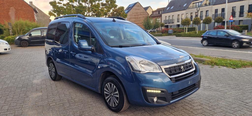 Peugeot Partner 1.2 Benzine Bj 2017 137000km, Auto's, Bedrijf, Handgeschakeld, Partner, Euro 6