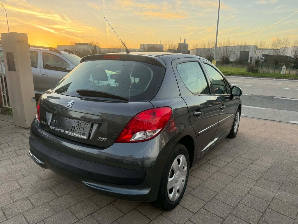 peugeot 207 benzine van 2012, Auto's, Euro 5, Bedrijf, Handgeschakeld, 5 deurs