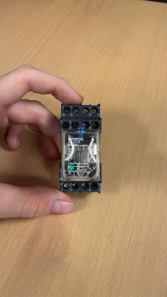 Omron MY4N 24VDC Steekrelais + Schrack RA 78728 Voet, Doe-het-zelf en Bouw, Ophalen, Nieuw, Relais