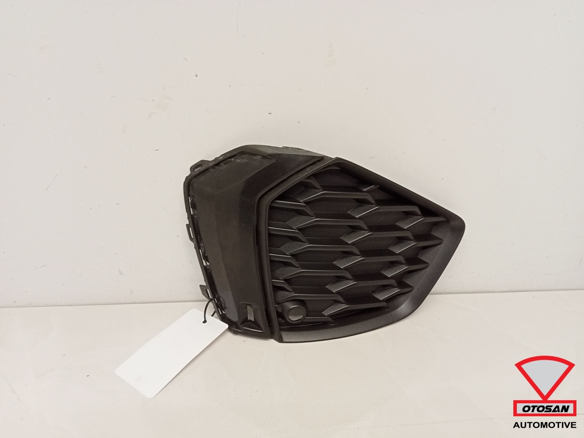 Voor bumper Rooster AUDI A3 8Y S-LINE LINKS 8Y0807681C INLEG, Gebruikt, AUDI AG, Auto-Union-Strasse 1
85045  Ingolstadt, DE, Audi