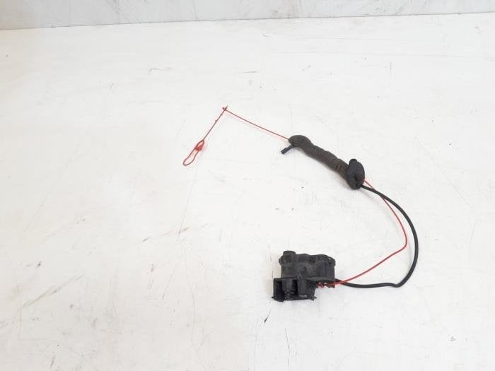 Moteur de verrouillage clapet réservoir d'un Audi A8, -, 3 mois de garantie, Audi, Utilisé