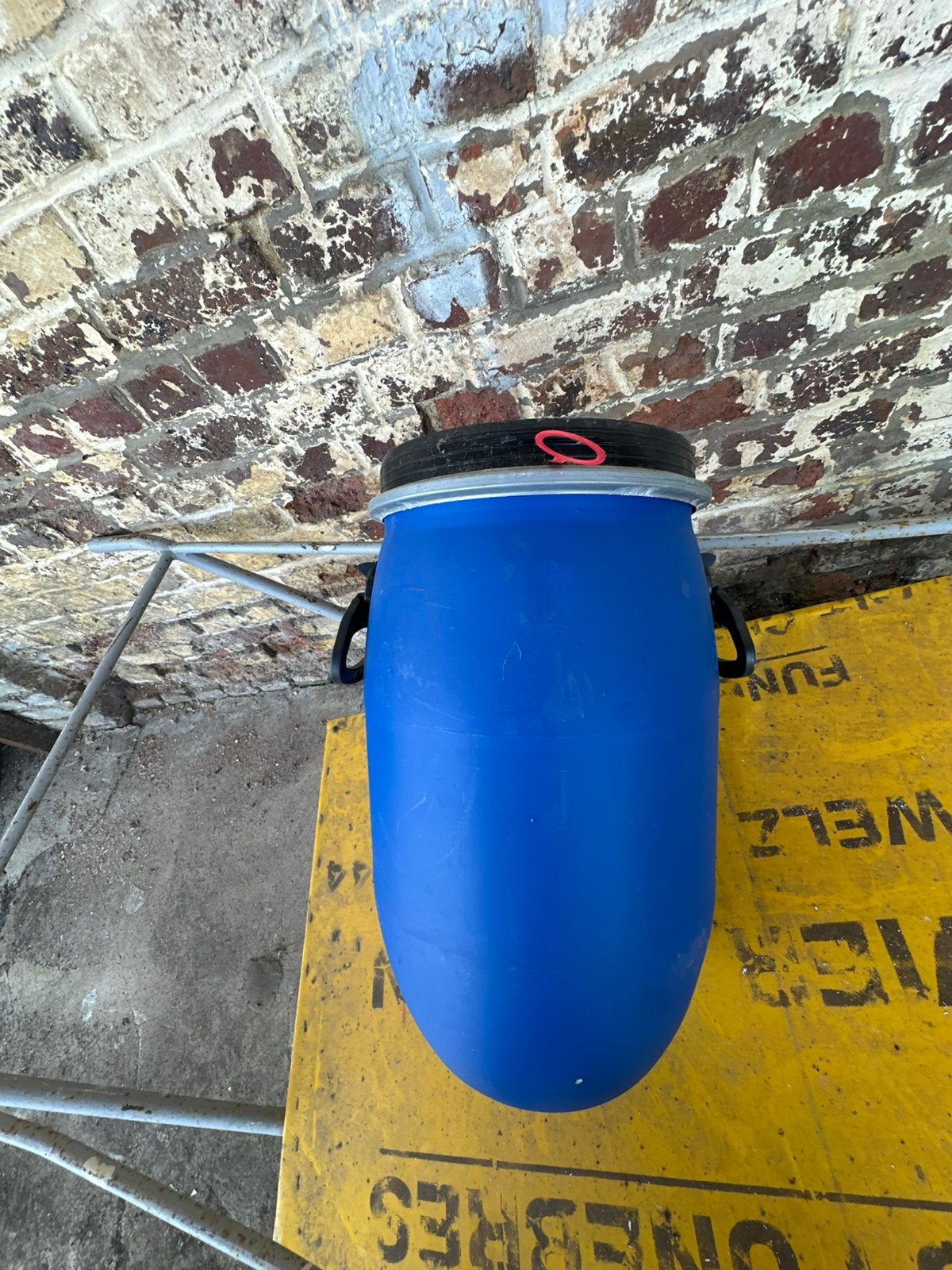 Fût plastique 35L neuf avec couvercle étanche – 10€/pièce, Jardin & Terrasse, Barils de pluie, Neuf, Moins de 75 litres, Enlèvement