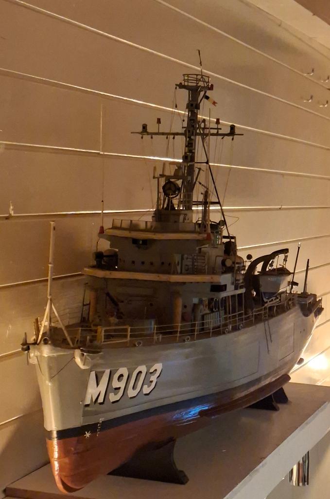 Maquette (scheepsmodel) van de mijnenveger M.903 Dufour, Ophalen, Zo goed als nieuw, Schaalmodel