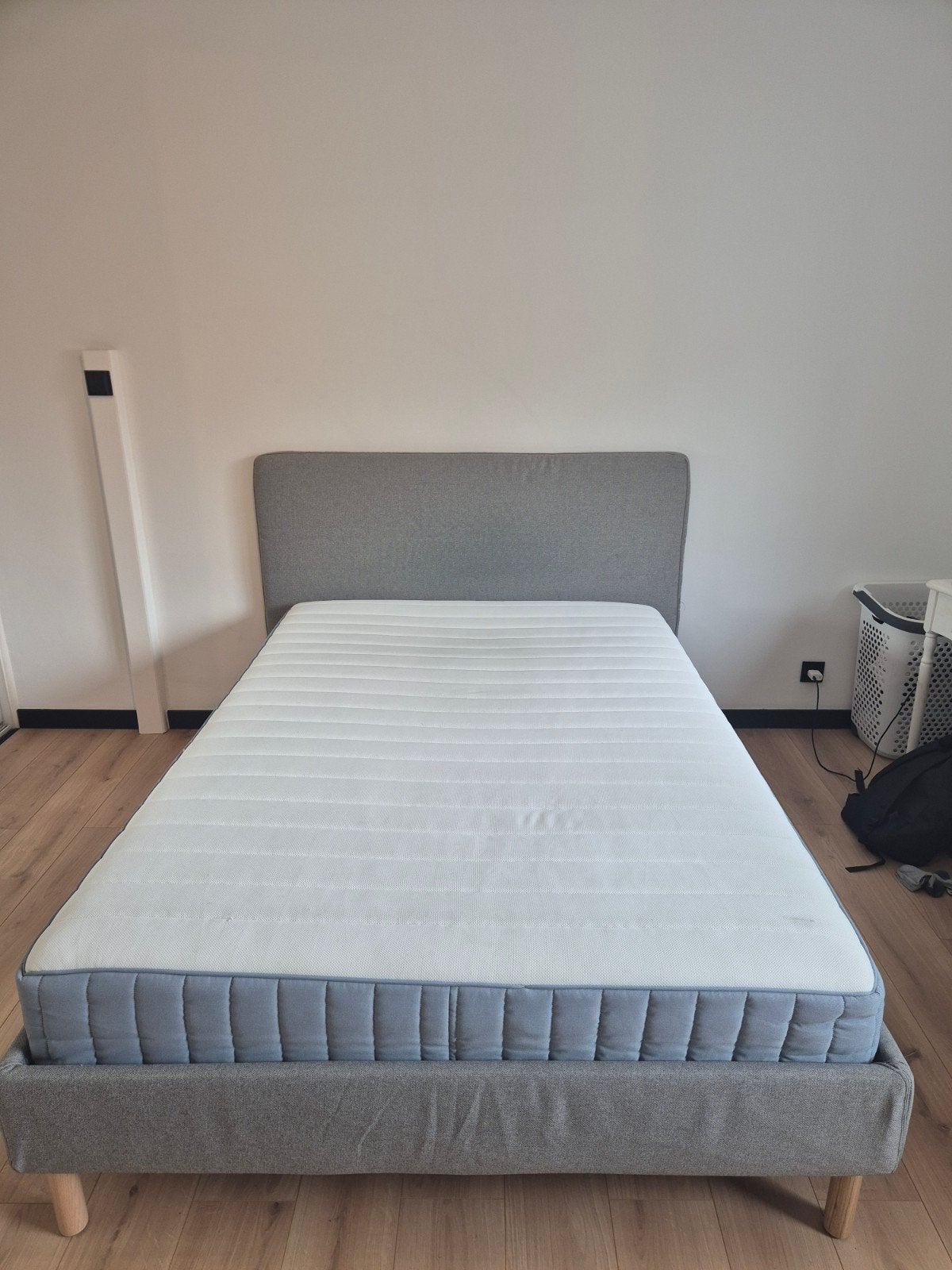 ️ Lit double IKEA 140x200 cm + matelas – Excellent état, Maison & Meubles, Chambre à coucher | Lits boxsprings, Enlèvement, 200 cm