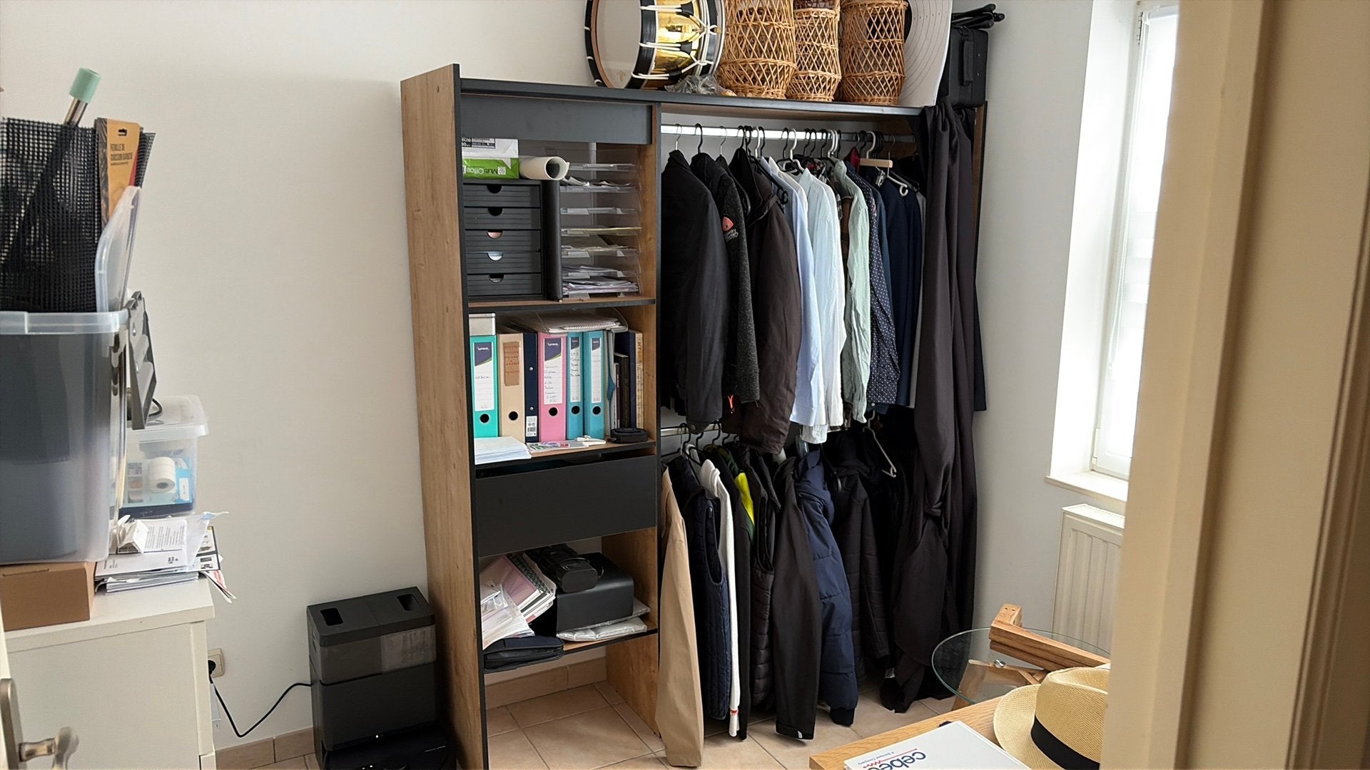 Dressing a vetements, Enlèvement, Comme neuf