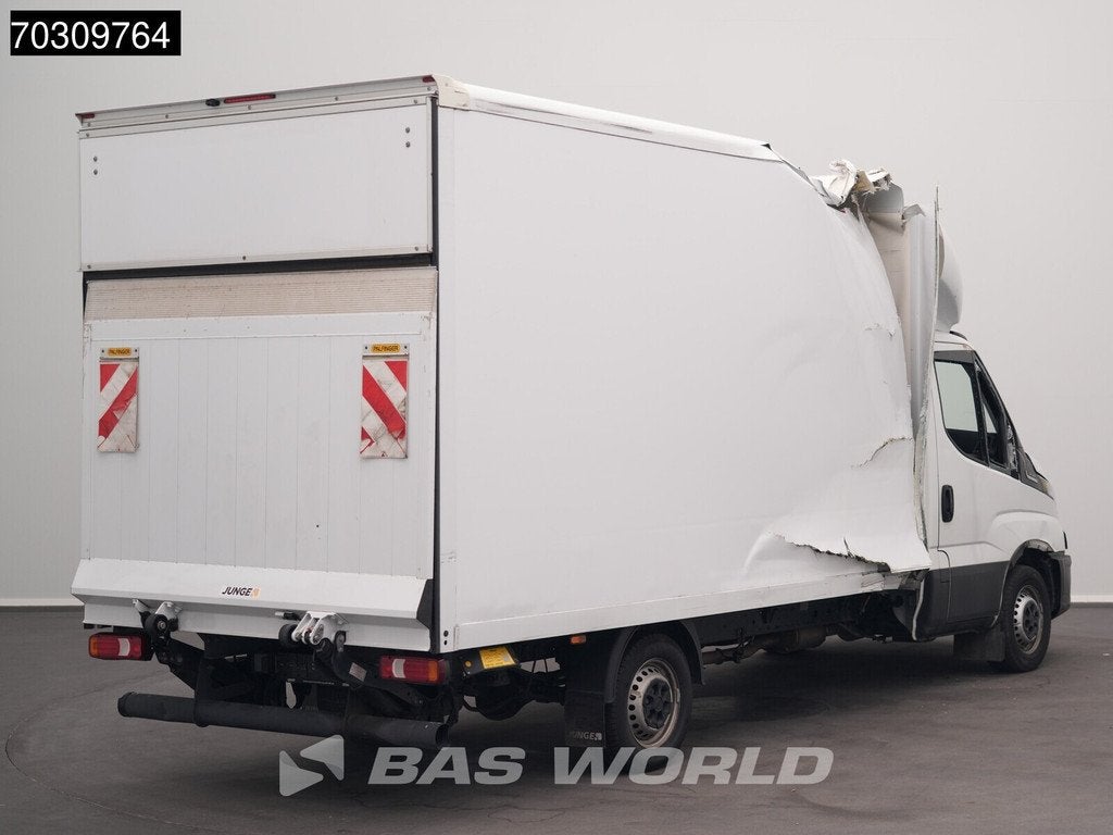 Iveco Daily 35S16 Damage/Schade! Automaat Laadklep 160PK Bak, Auto's, Automaat, Start-stop-systeem, Stof, Gebruikt